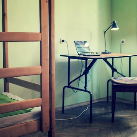 Magic Bus Hostel Lviv Bagian luar foto