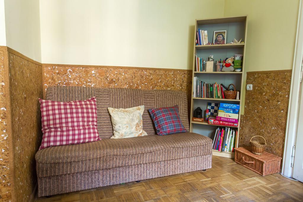 Magic Bus Hostel Lviv Bagian luar foto