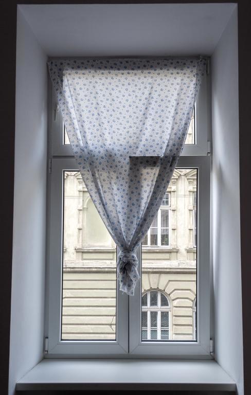 Magic Bus Hostel Lviv Ruang foto