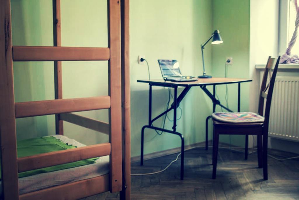Magic Bus Hostel Lviv Bagian luar foto